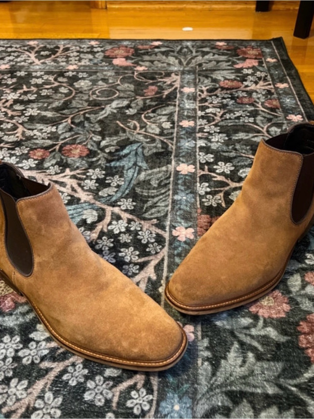 Men's Suede Chukka Boots in Tan Brown